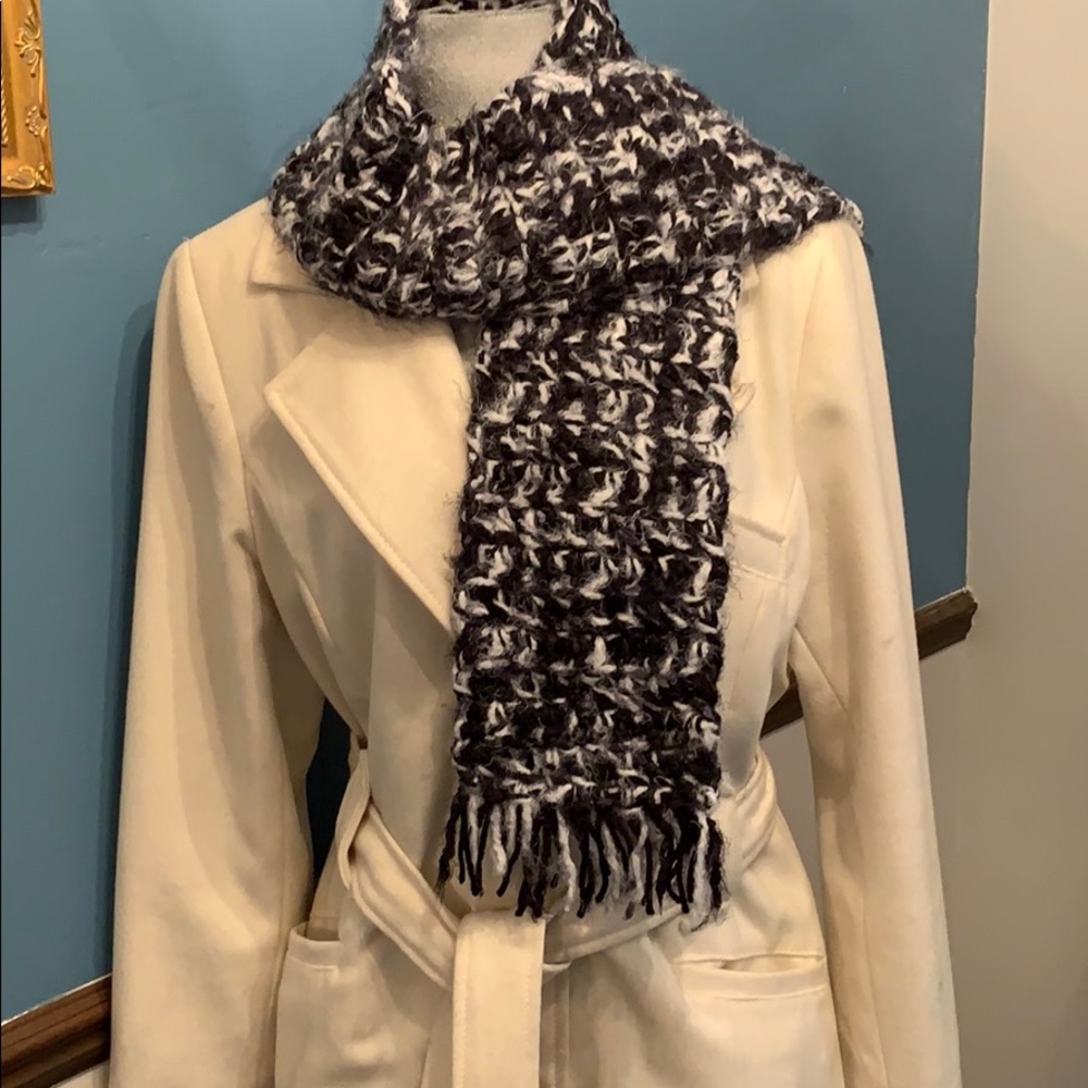 Flash Sale🎁Gorgeous black/white handmade scarf 🧣